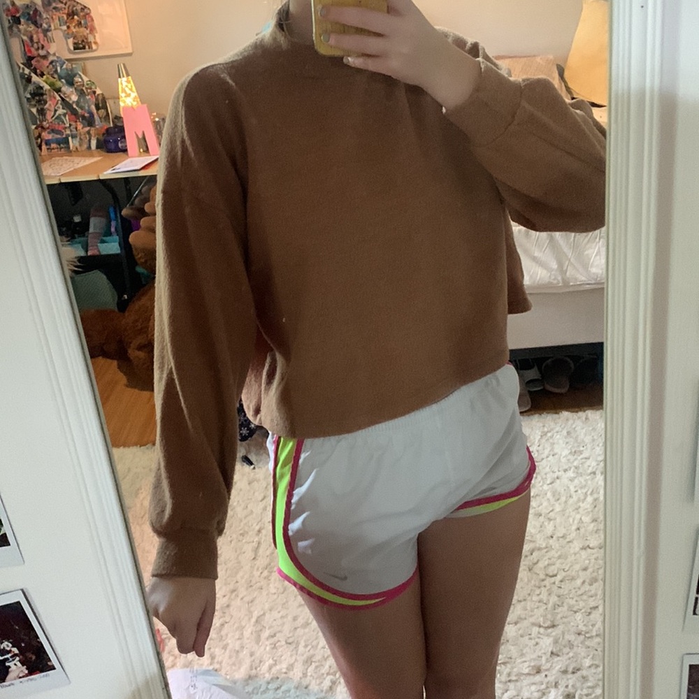 Cropped lush brown sweater